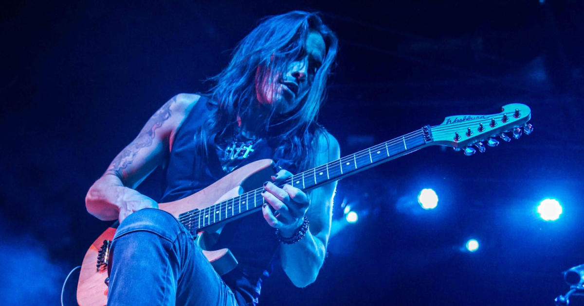 Satriani comenta desafio de tocar linhas de Eddie Van Halen