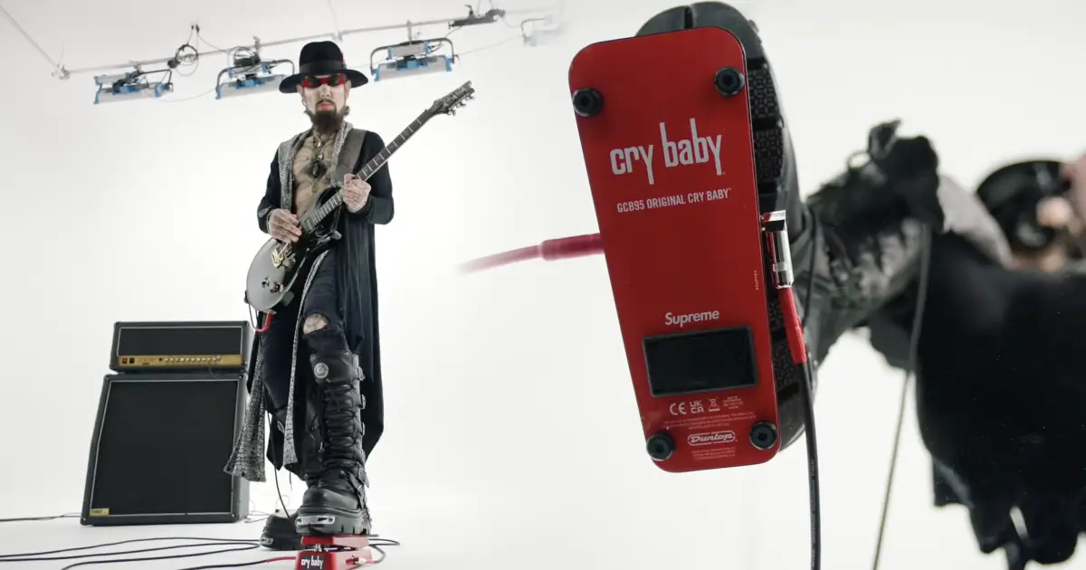 Em parceria com marca de moda, Dunlop lança Cry Baby assinado por