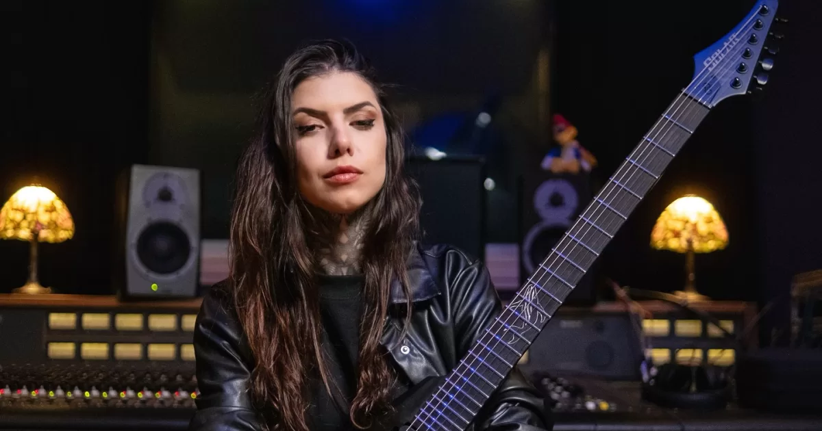 Solar lança guitarra assinada por Tainá Bergamaschi, da banda ...