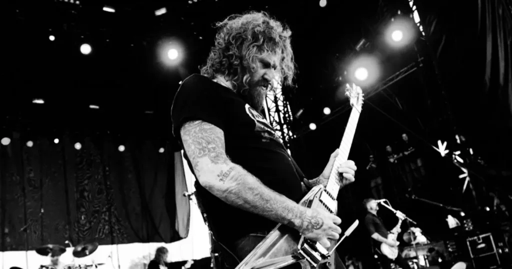 Brent Hinds deixa posto de guitarrista no Mastodon