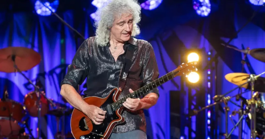 Brian May utiliza palheta pouco convencional