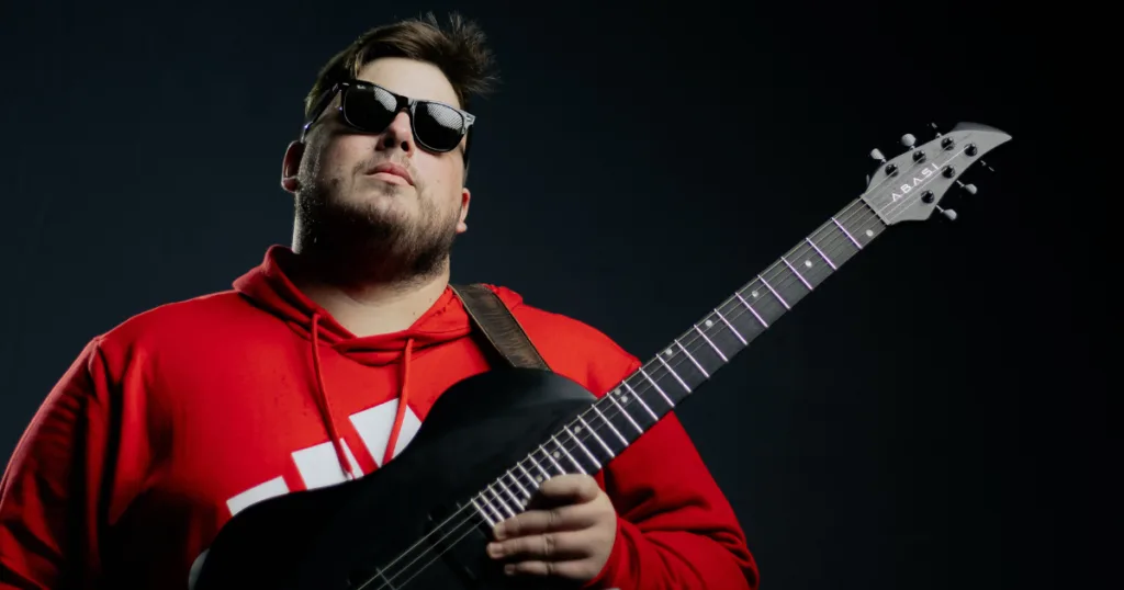 O guitarrista brasileiro Ícaro Paiva deu aula para tecladista consagrado