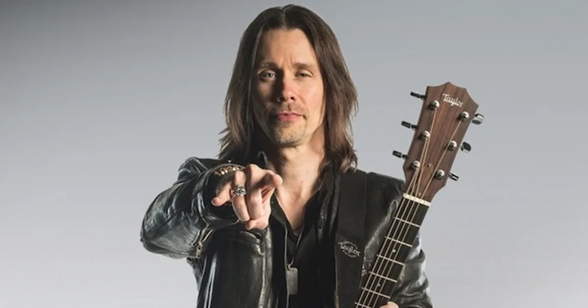 Myles Kennedy rebate rótulo de guitarrista rítmico: “Solos são grande parte do que faço”