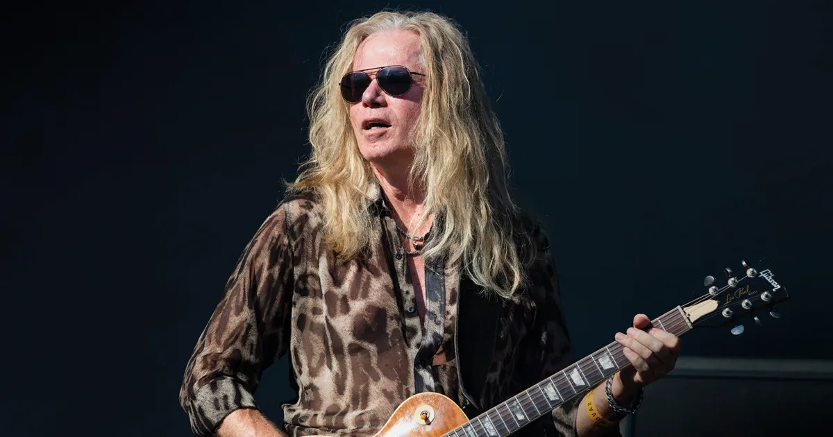 O segredo para o timbre de guitarra não sumir na mixagem, segundo ex-Whitesnake