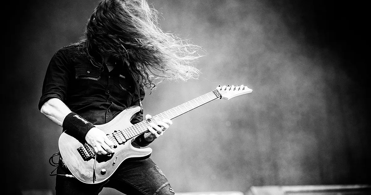 Kiko Loureiro revela luta contra depressão pós-show: “O vazio é imenso”