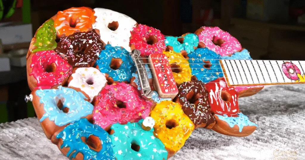 Luthier russo lança guitarra feita com Donuts