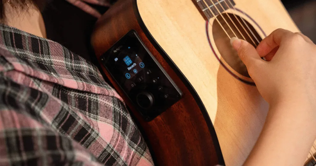 Earth Go, violão inteligente da Cort, reproduz efeitos integrados.