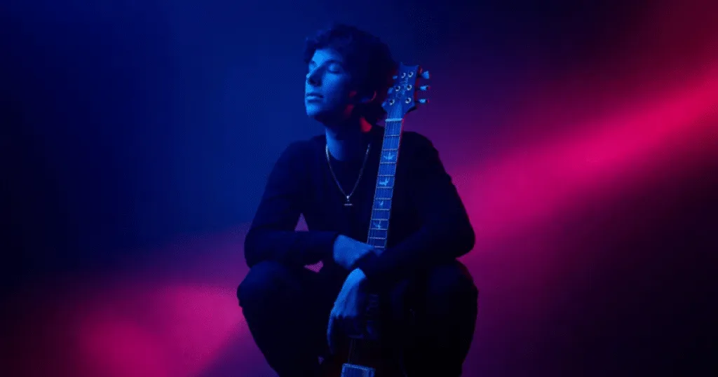 Daniel Fosneca lança single inspirado em distopia clássica.