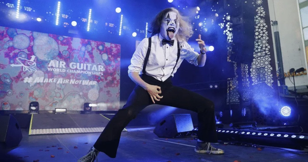 Campeão mundial de air guitar revela como venceu disputa com direito a AC/DC e Guns N’ Roses Campeão de air guitar explica como venceu torneio mundial.