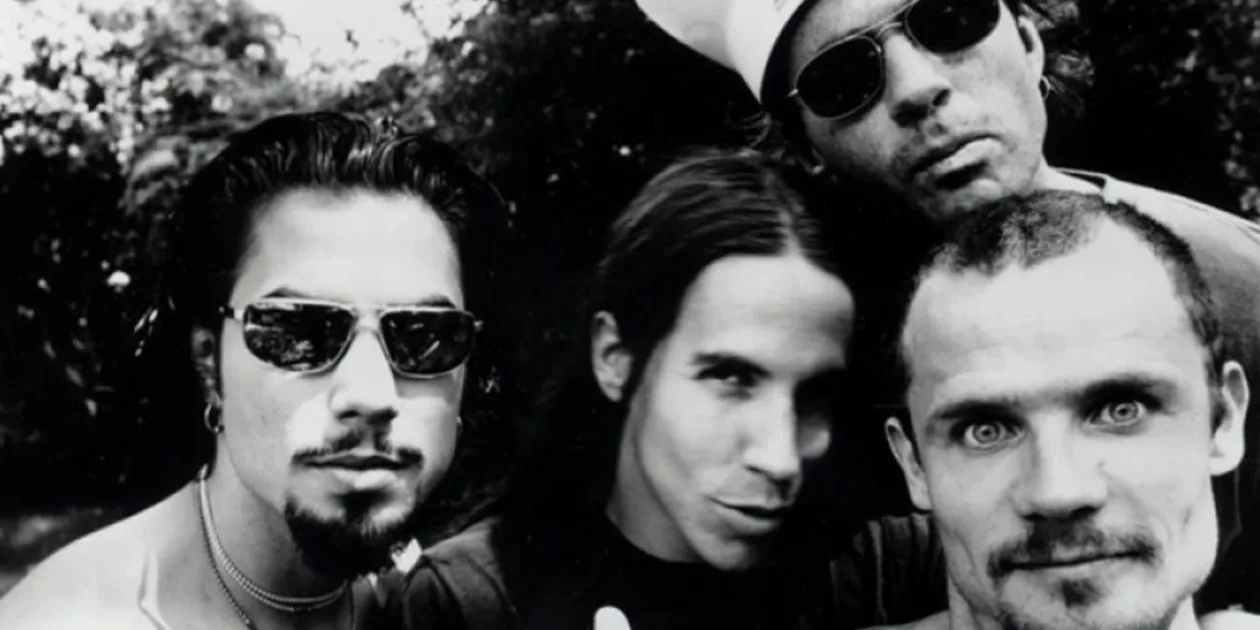 Dave Navarro revisita passagem pelo Red Hot e fala em “desconexão” com a banda