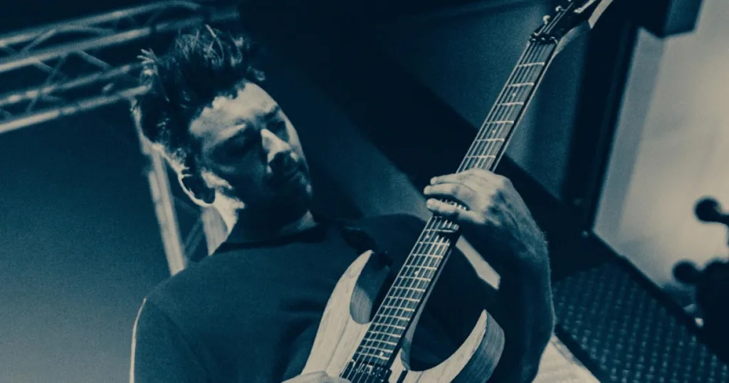 Adam De Micco diz não gostar do jeito que Slash toca.