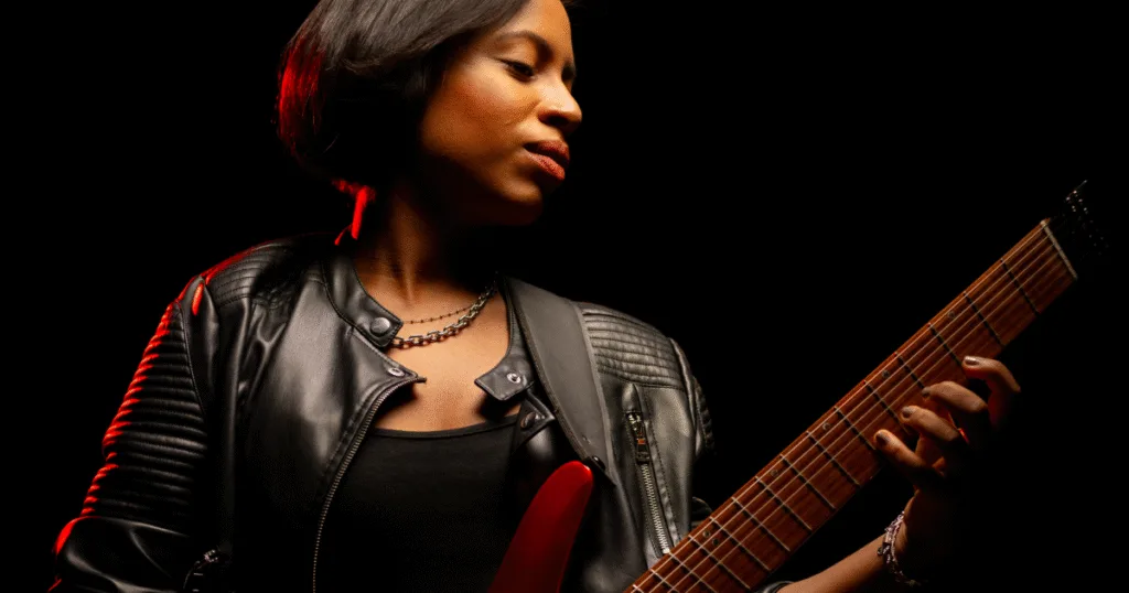 Jessica Kaline: da primeira mulher formada em guitarra pela UFBA ao som moderno da 7 cordas Jessica Kaline é uma das entrevistadas da Revista Guitarload.