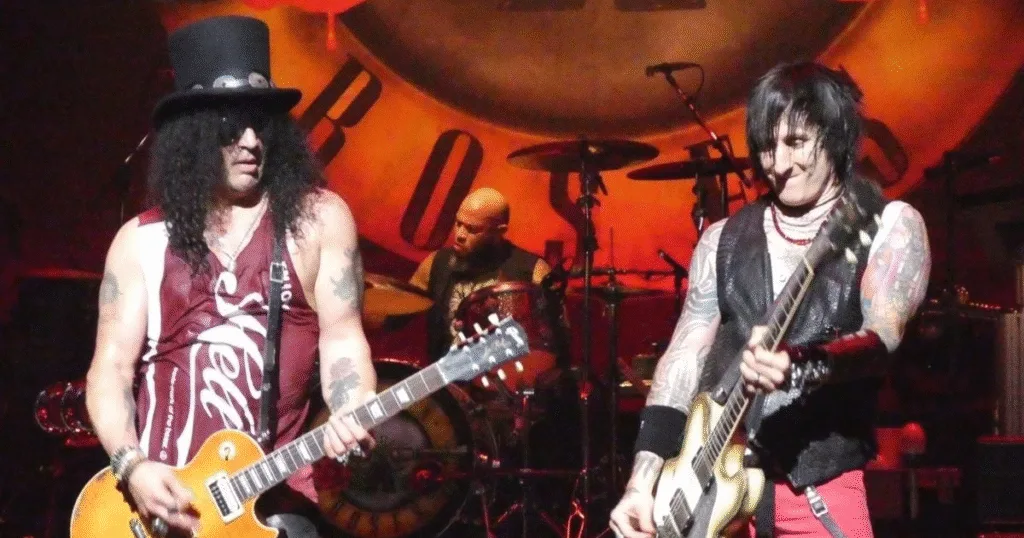 Richard Fortus revela detalhes sobre parceria com Slash