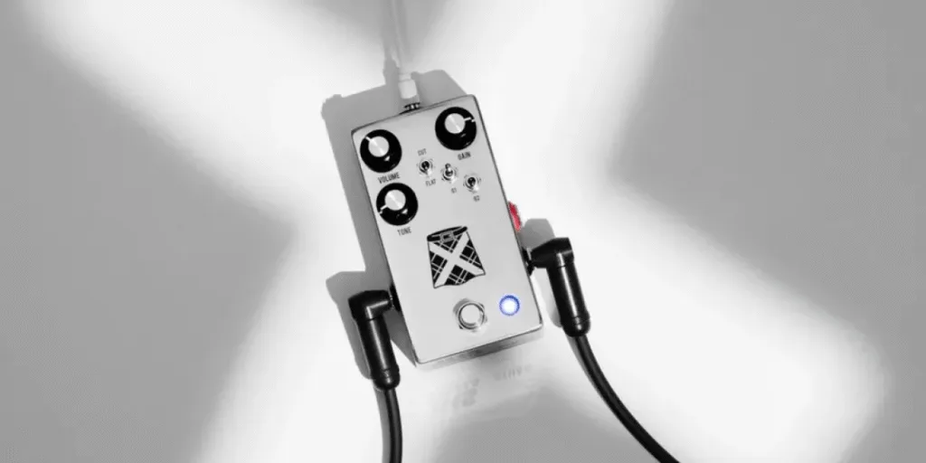 JHS lança versão comemorativa do pedal Kilt 10 JHS lança o Kilt 10 com melhorias no circuito e edição limitada, oferecendo desde overdrives suaves até fuzz encorpado.