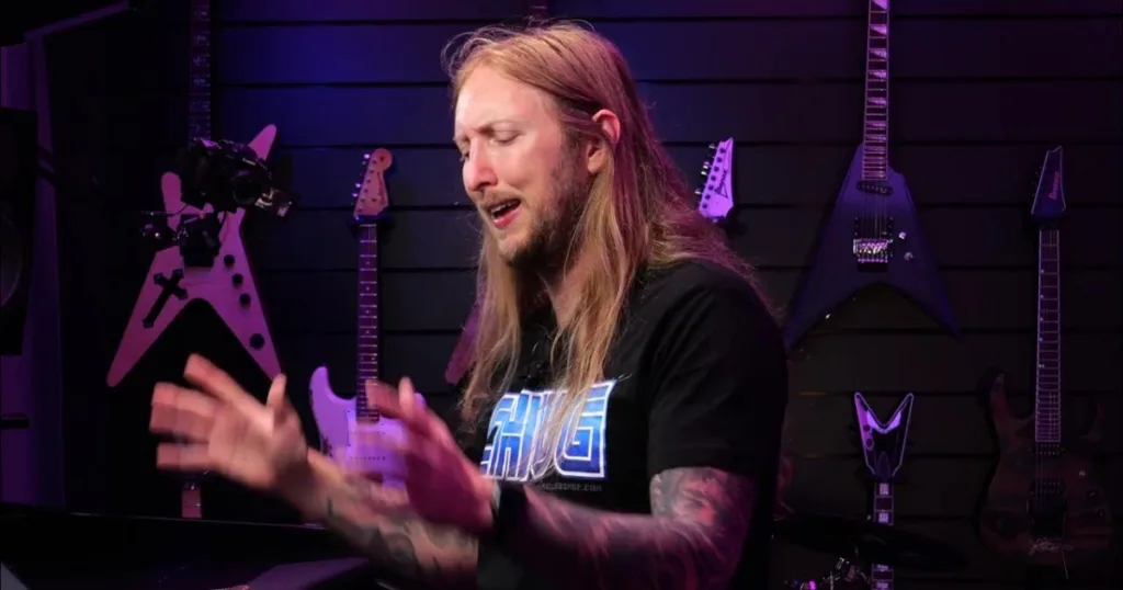 Fundador da Solar Guitars, Ola Englund analisa a mudança no modelo de negócios da indústria de guitarras.