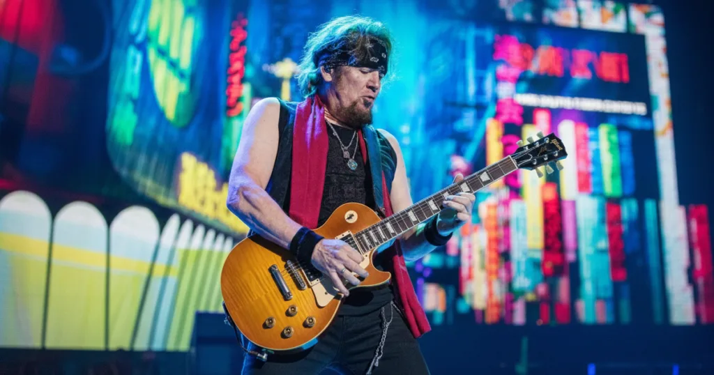 “O mojo é absurdo”: Adrian Smith relembra tarde com a lendária Les Paul “Greeny” Guitarrista do Iron Maiden comenta sobre guitarra que hohe pertece a guitarrista do Metallica