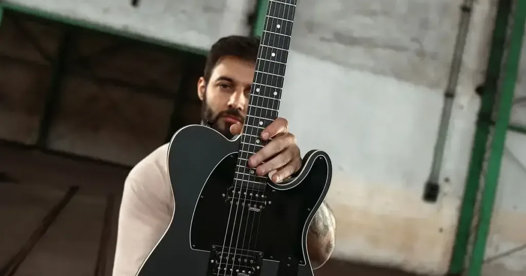 Beosn lança guitarra signature Deleo