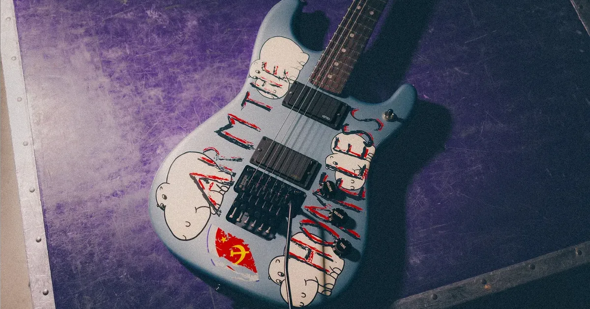 Fender e Tom Morello relançam a icônica guitarra “Arm The Homeless”