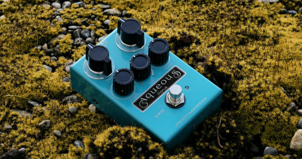 Aqueous Chorus, pedal de chorus e vibrato que combina características de circuitos clássicos com uma paleta tonal ampla e atualizada.