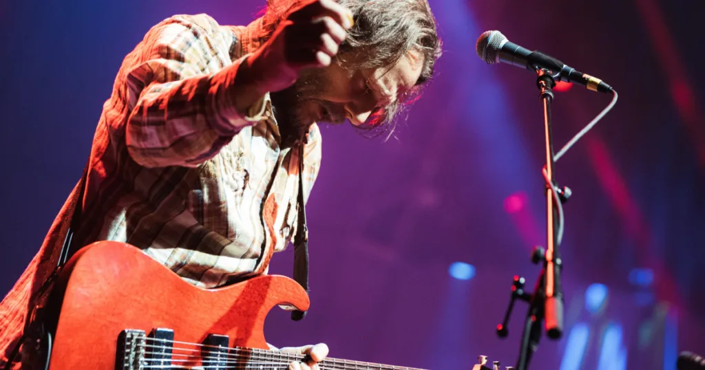 marc ford caminha na contramão dos arsenais de guitarras gigantescos