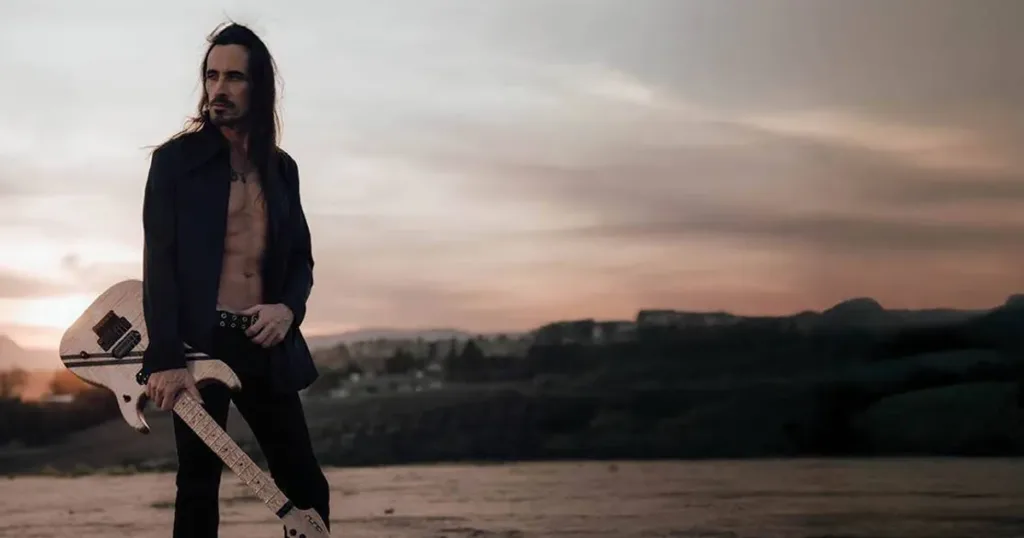 Guitarrista da Extreme lança marca própria e detalha nova fase com controle total sobre seus instrumentos.