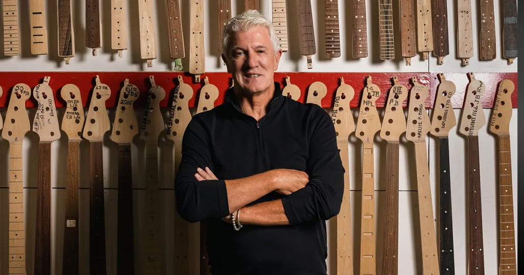 Guitarristas resistem à inovação, afirma CEO da Fender CEO da Fender comenta sobre a relação entre guitarristas e inovações tecnológicas.