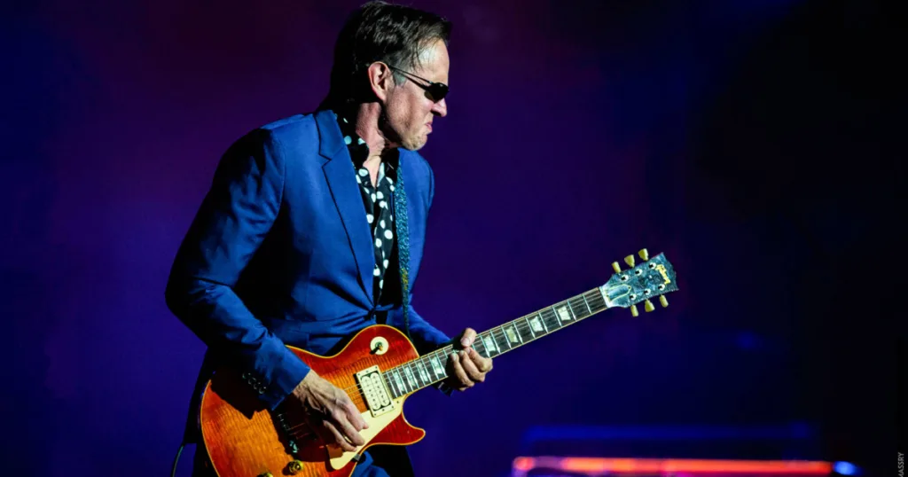 O guitarrista que mudou a trajetória de Joe Bonamassa: “Minha mente explodiu” Joe Bonamassa comenta sobre influência de guitarrista que conheceu quando tinha 11 anos.