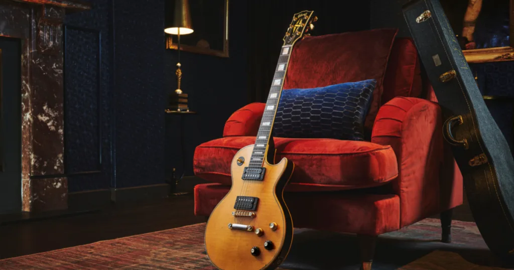 Gibson recria Les Paul Custom de Mick Ronson em edição limitada A Gibson Custom Mick Ronson 1968 está de volta, limitada em 100 unidades