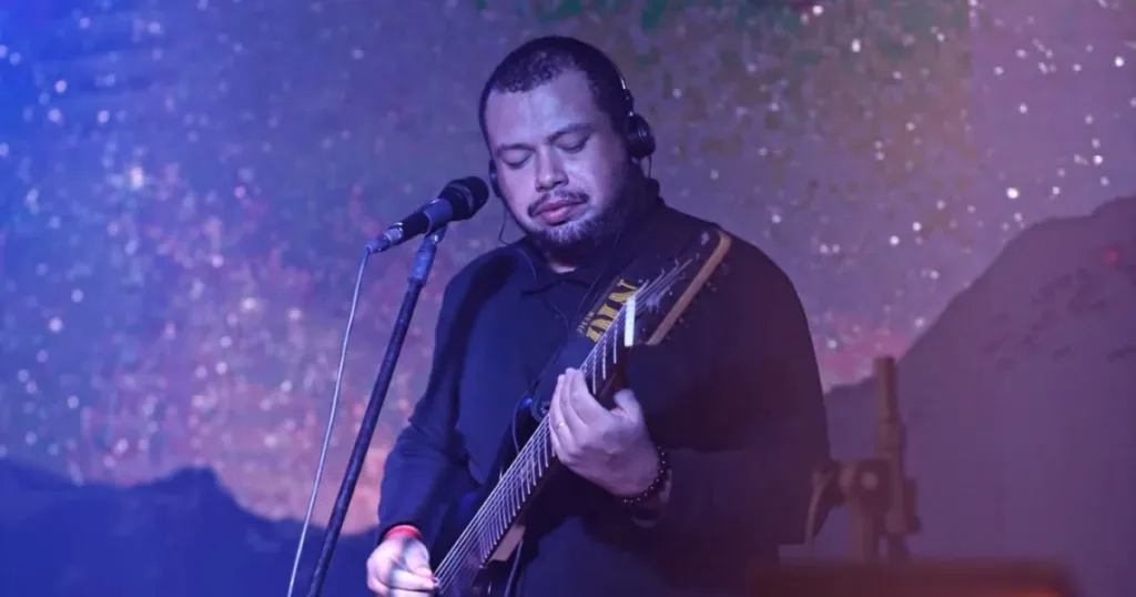 Michel Oliveira e sua Tagima True Range: uma parceria de oito cordas Multiscale, oito cordas e EMG ativos: os motivos que levaram Michel Oliveira a adotar a Tagima True Range como guitarra principal.