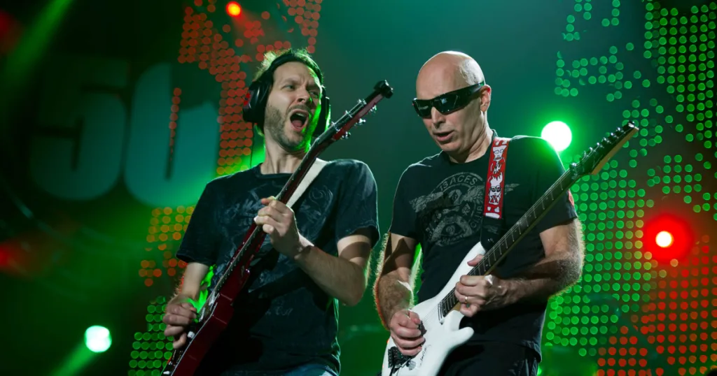 Paul Gilbert revela pressão silenciosa que até Satriani sente para “provar” que ainda sabe “fritar na guitarra” A necessidade de “mostrar que ainda toca” acompanha até lendas da guitarra, segundo Paul Gilbert. Veja o que está por trás disso.