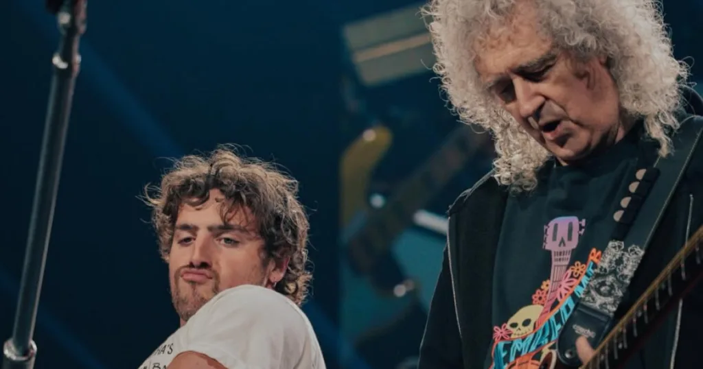 Brian May surpreende em show de Benson Boone; confira como foi a performance Show de Benson Boone ganha participação histórica de Brian May com clássicos do Queen e gesto marcante.