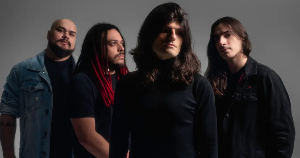LOWDIVIDE aposta em metal moderno com guitarras de alcance estendido e atmosfera cinematográfica LOWDIVIDE aposta em riffs graves e guitarras de alcance estendido no metal moderno