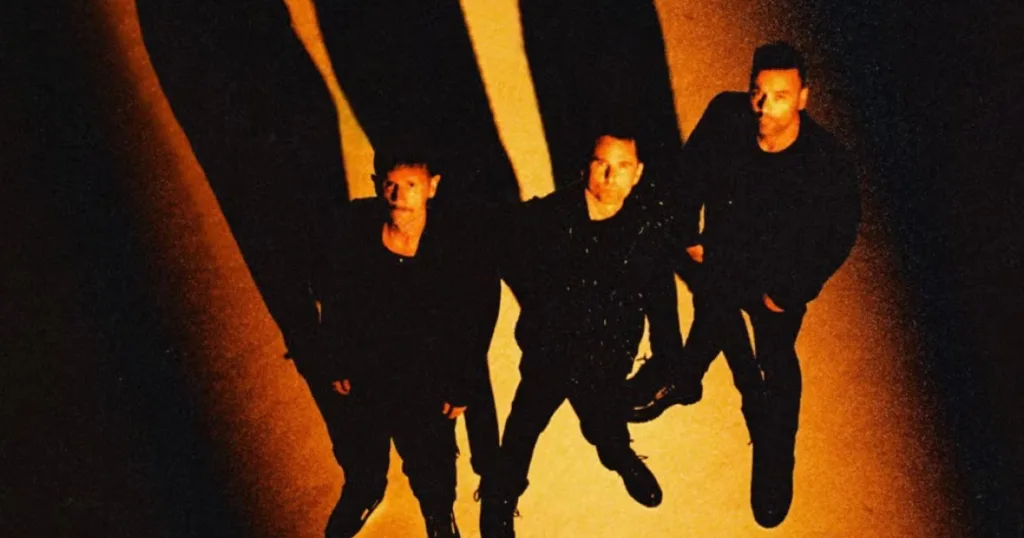 Muse lança primeiro single de disco novo; ouça “Be With You” The WOW! Signal: Muse combina sintetizadores e guitarras épicas em seu décimo álbum.