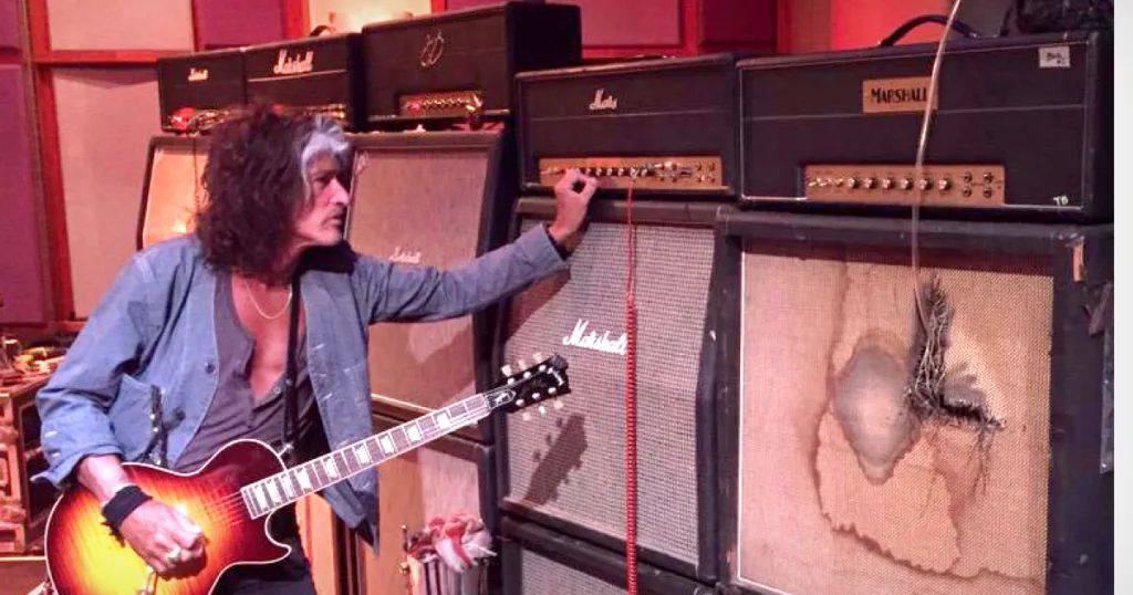 Guitarrista do Aerosmith detalha sua abordagem sem preconceitos com amplificadores e timbres.