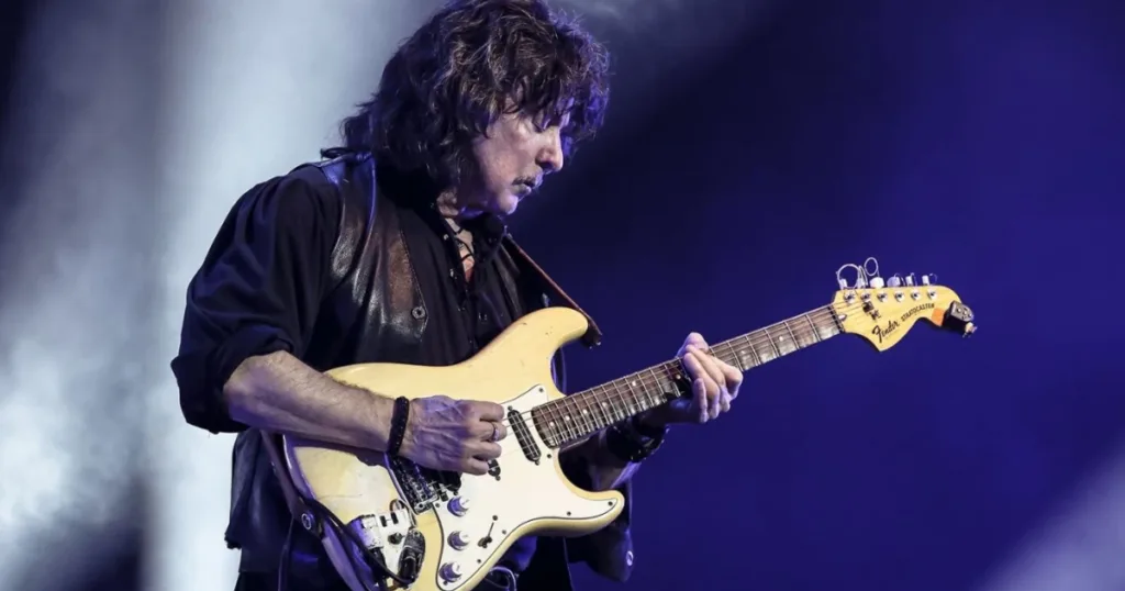 Ritchie Blackmore explica como criou o timbre clássico do Deep Purple Ritchie Blackmore revela como criou o timbre clássico do Deep Purple usando Marshall modificado, Stratocaster e até um gravador de fita.