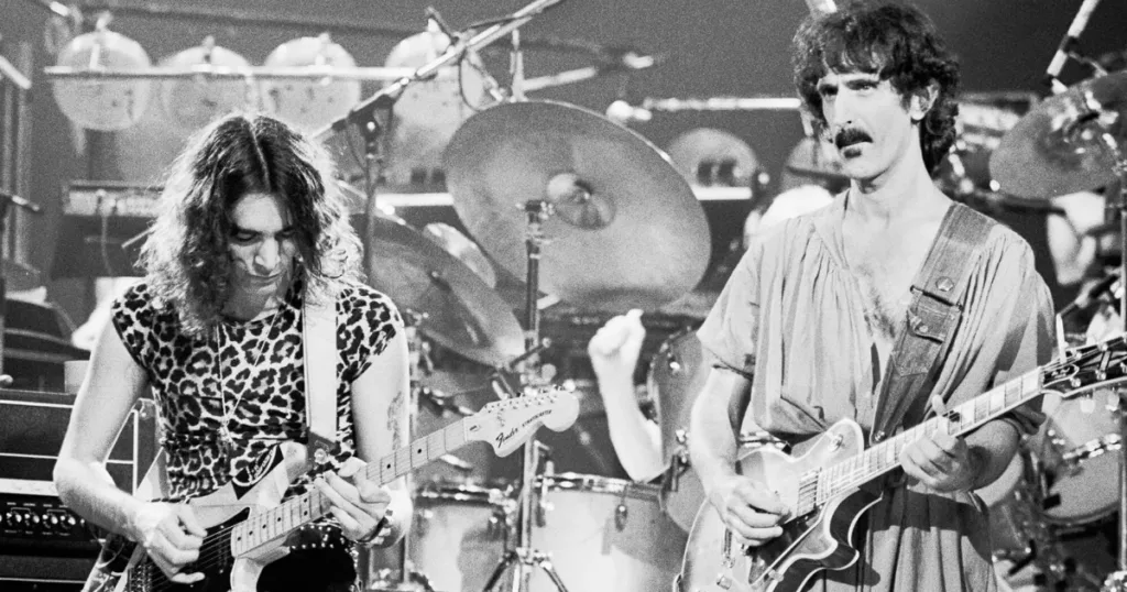 Steve Vai revela a música de Frank Zappa que quase o levou ao limite na guitarra Steve Vai relembra o trecho de “Mōggio”, de Frank Zappa, que considera o maior desafio de sua carreira.