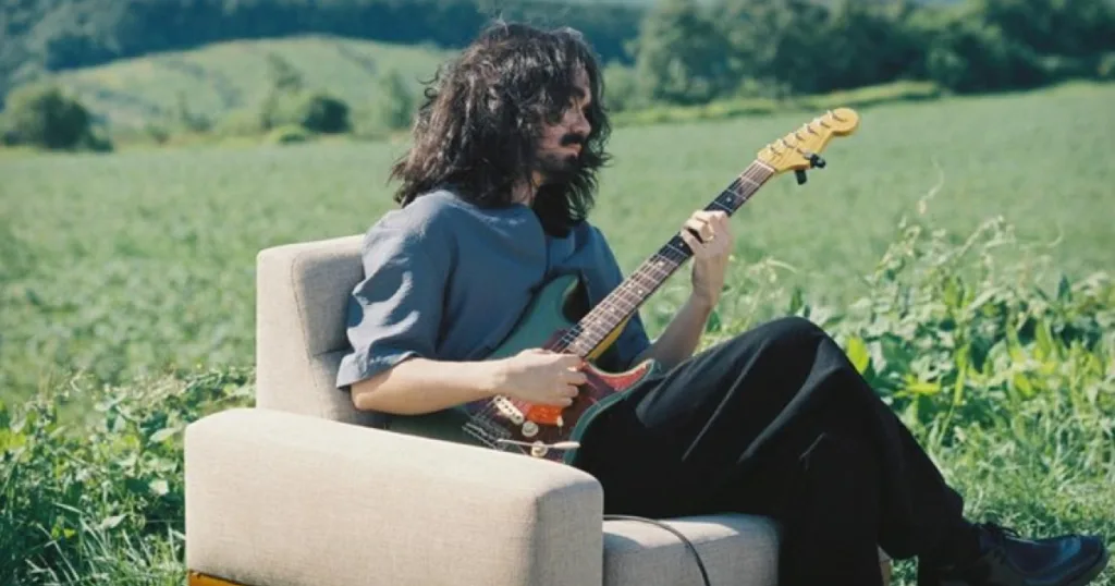 Resenha da Guitarload mergulha no álbum ASATO, revelando detalhes de execução, timbres e escolhas criativas do guitarrista.