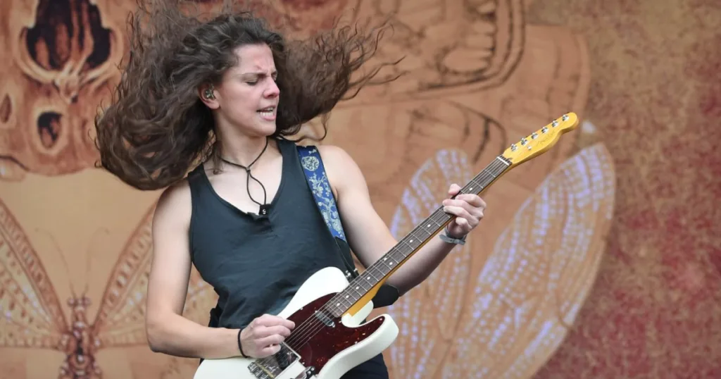 Por que tocar guitarra em 2026? Gina Gleason explica o que ainda torna o instrumento tão atraente Gina Gleason aponta o que mantém a guitarra viva entre novos músicos e veteranos.