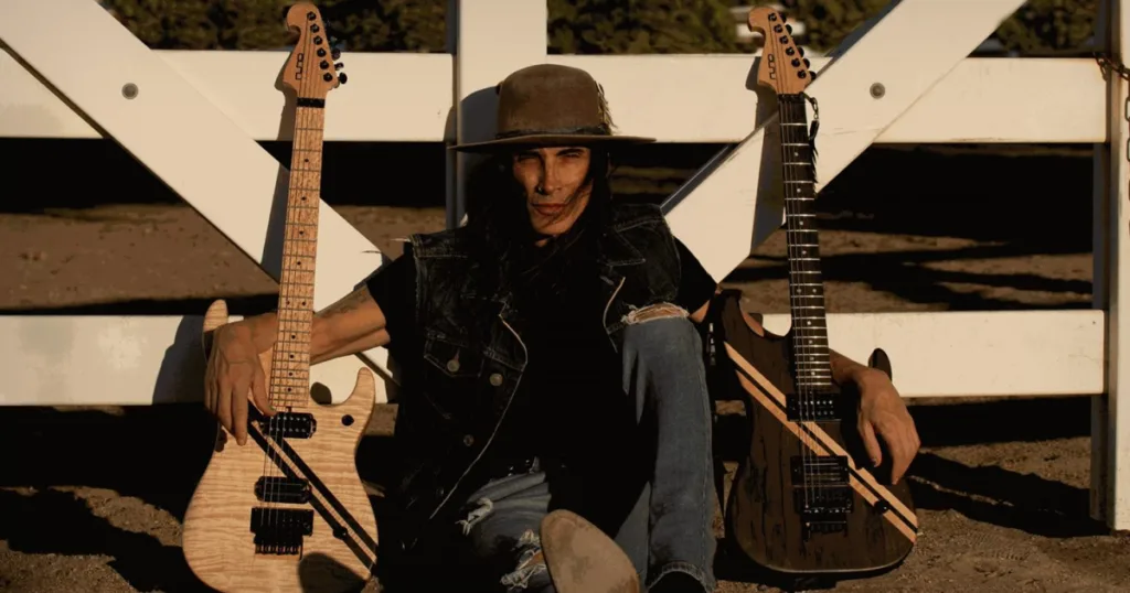 Quem é o guitarrista que Nuno Bettencourt chamou de “talento geracional”? Conheça o guitarrista apontado por Nuno Bettencourt como “talento geracional” e veja por que ele está repercutindo.