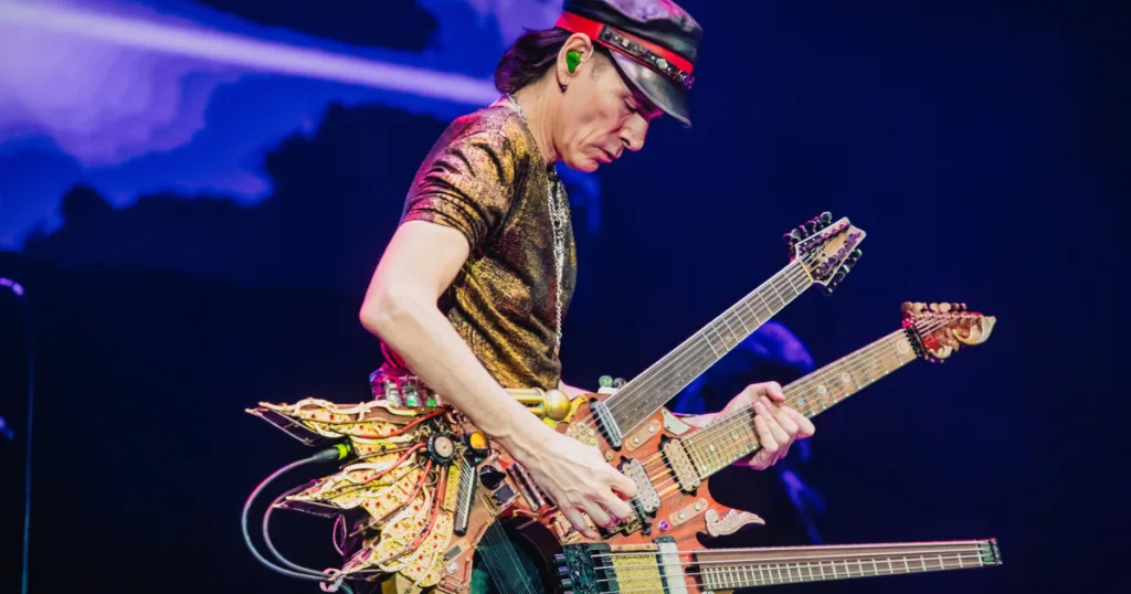 Steve Vai afirma que qualquer guitarrista pode ser virtuoso e detalha o método por trás disso Steve Vai redefine virtuosismo na guitarra e aponta o fator decisivo que separa níveis técnicos
