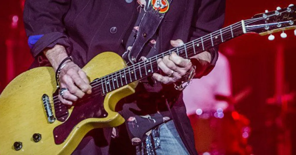 A combinação entre uma Les Paul, um Maestro FZ-1 e um Fender Blackface criou um dos riffs mais reconhecíveis de todos os tempos.