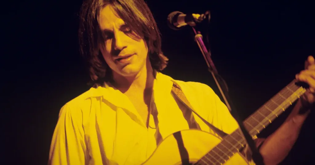 Conheça Running on Empty, o álbum que trocou o estúdio pela estrada e mudou a lógica dos discos ao vivo Jackson Browne desafiou a lógica dos discos ao vivo ao lançar inéditas gravadas durante a própria turnê.