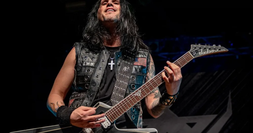 Jackson prepara nova signature de Gus G com Floyd Rose e visual “killer” em preto fosco Parceria entre Gus G e Jackson ganhará novos capítulos com modelos inéditos já usados pelo guitarrista em fotos e vídeos recentes.