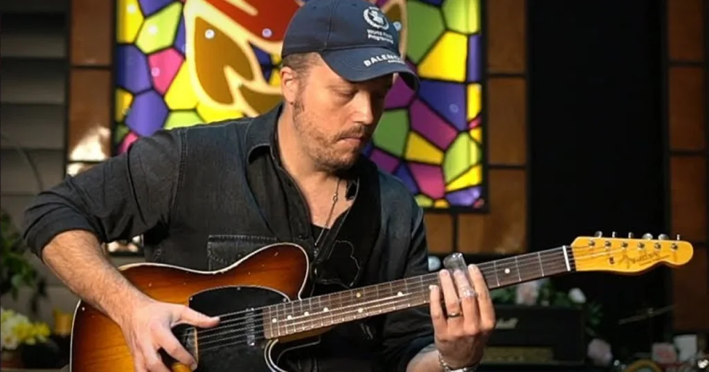 Jason Isbell revela técnica “roubada” de George Harrison em um de seus maiores sucessos Jason Isbell afirmou que ainda considera tocar guitarra um hobby, mesmo após conquistar reconhecimento internacional.