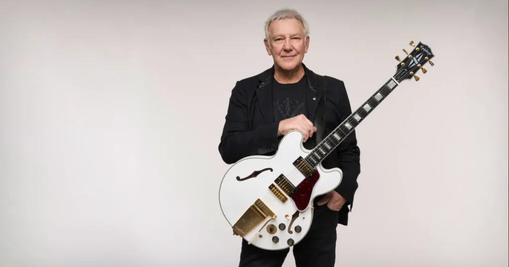 Epiphone lança reedição da famosa ES-355 branca de Alex Lifeson com construção semiacústica premium Alex Lifeson 1976 ES-355 Reissue