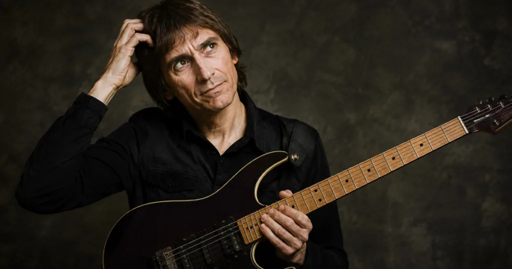 Uma entrevista de Allan Holdsworth revela como sua sofisticada linguagem harmônica também representava um desafio para o próprio guitarrista.