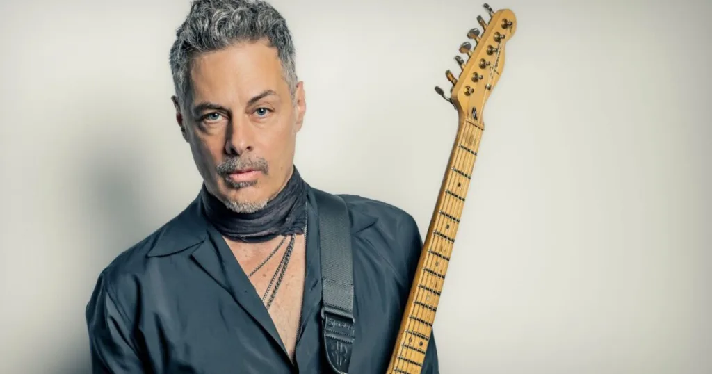 Richie Kotzen critica excesso de técnica na guitarra moderna: “Falta valor artístico e criativo” Em entrevista recente, Richie Kotzen comparou a cena atual a gerações anteriores e lamentou a falta de criatividade em parte dos novos talentos.