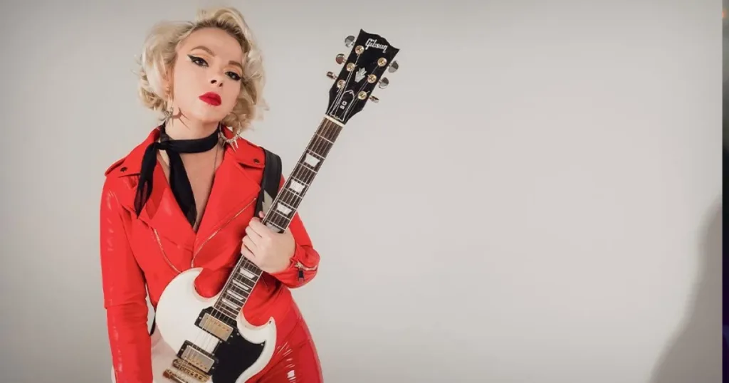 Samantha Fish revela o conselho que transformou sua forma de criar solos de guitarra Samantha Fish relembra o conselho de Luther Dickinson que mudou sua forma de criar solos e a fez priorizar a melodia acima dos licks.