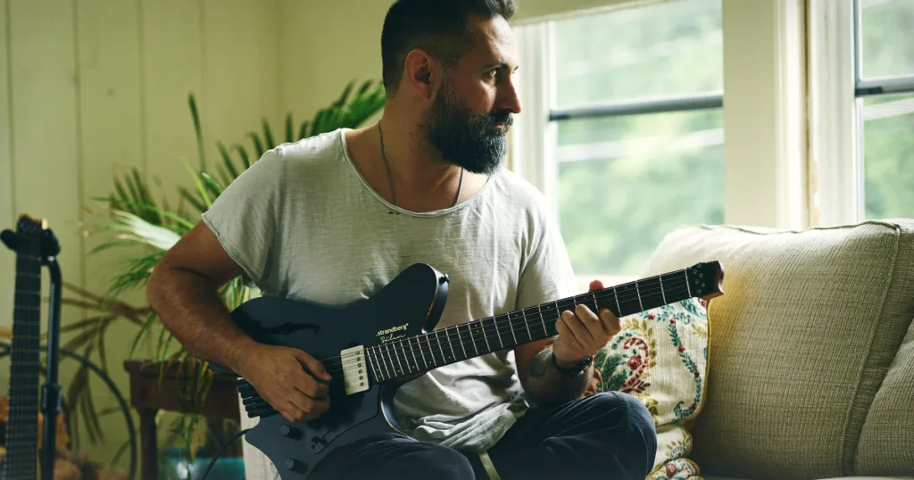 Strandberg anuncia Jake Bowen e prepara novidades para os fãs de guitarras headless