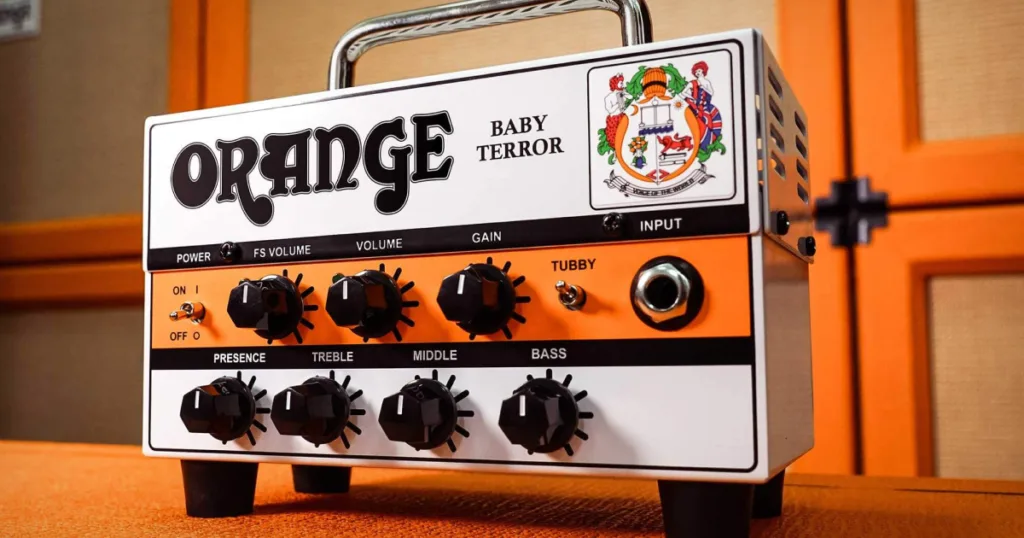 Orange lança Baby Terror, amplificador de 20 W que cabe na mochila e aposta no timbre clássico da marca Baby Terror é o novo amplificador compacto da Orange com EQ de três bandas, chave Tubby e saída XLR para gravação.